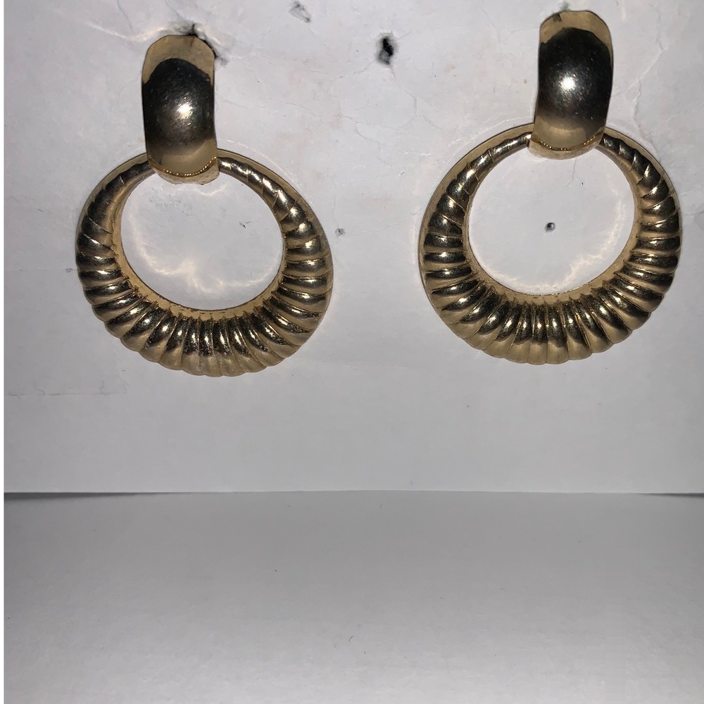 Vintage Style Gold Tone Ribbed Door Knocker Hoop Earrings Chunky Shrimp Textured
